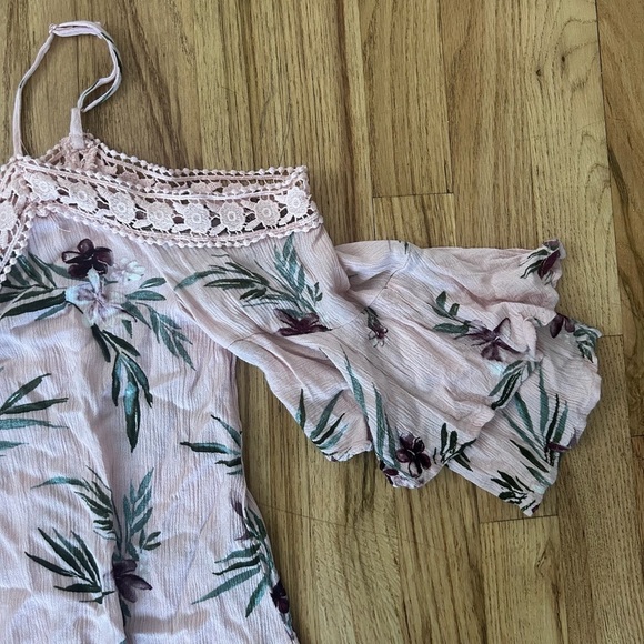 Aeropostale Women’s Pink Floral Laced Sleeveless Top Sz Large - Picture 3 of 6